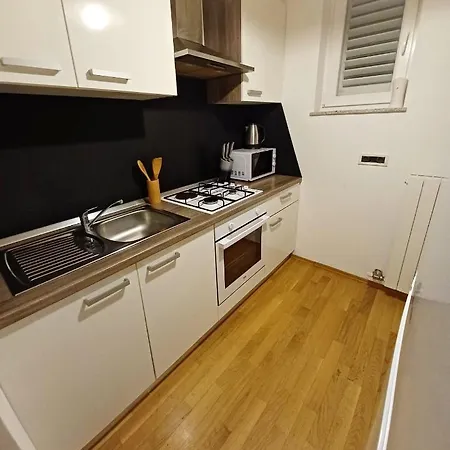 Leun Apartament